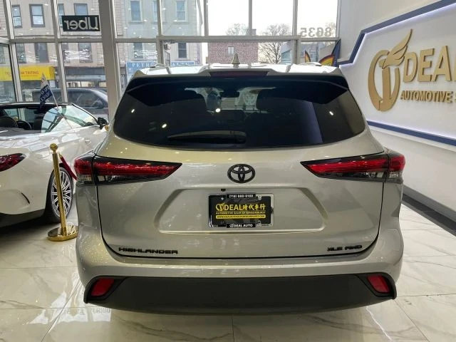 2022 Toyota Highlander - Image 5 of 21