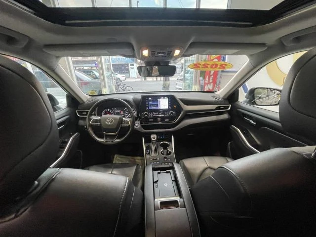 2022 Toyota Highlander - Image 16 of 21