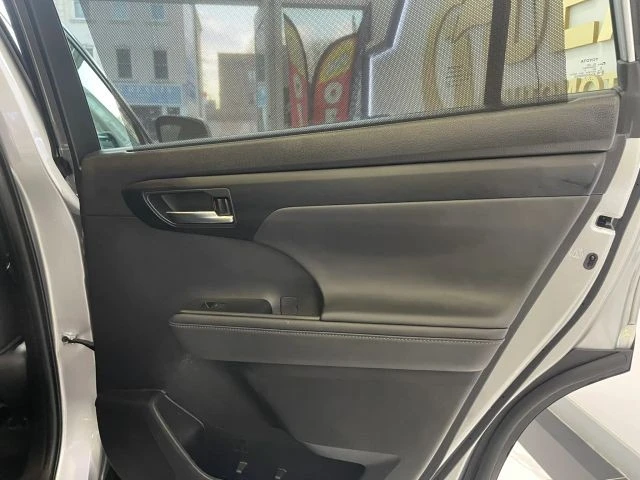 2022 Toyota Highlander - Image 17 of 21