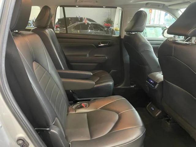 2022 Toyota Highlander - Image 18 of 21