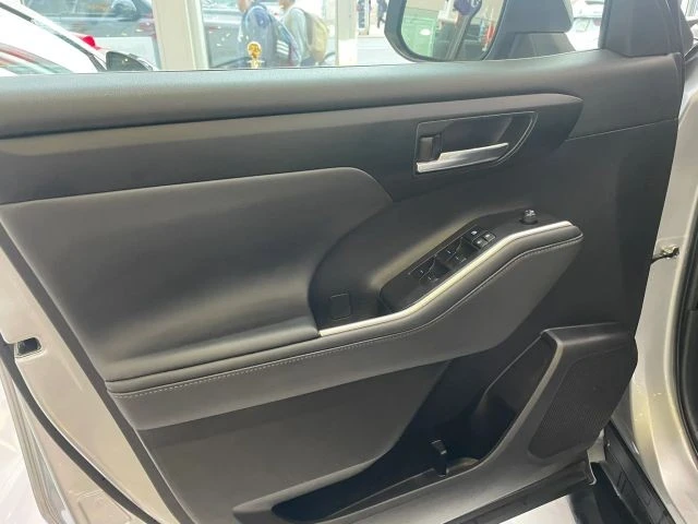2022 Toyota Highlander - Image 7 of 21