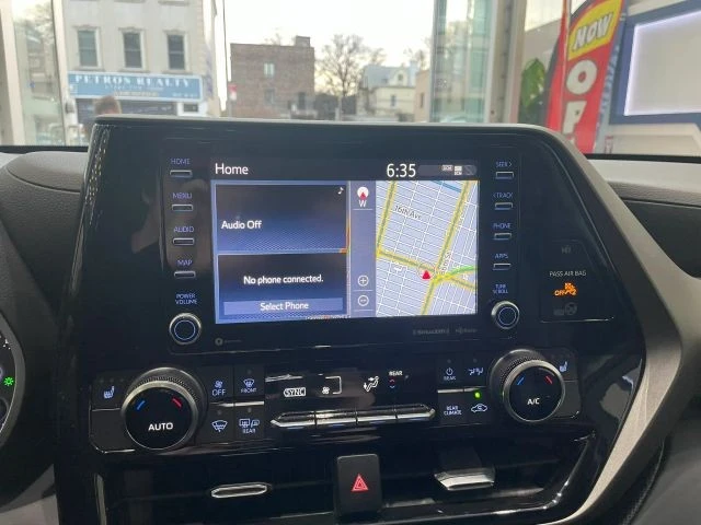 2022 Toyota Highlander - Image 9 of 21