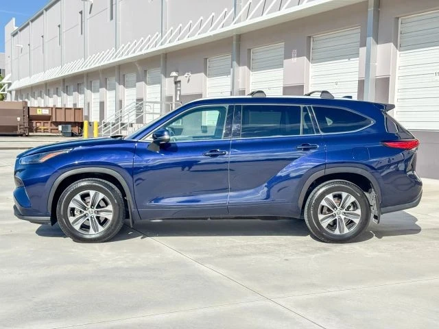2022 Toyota Highlander - Image 3 of 21