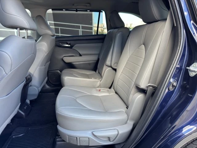 2022 Toyota Highlander - Image 13 of 21