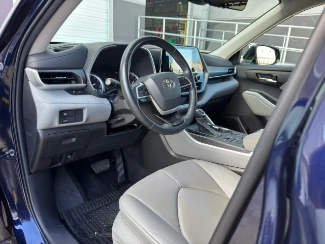 2022 Toyota Highlander - Image 16 of 21