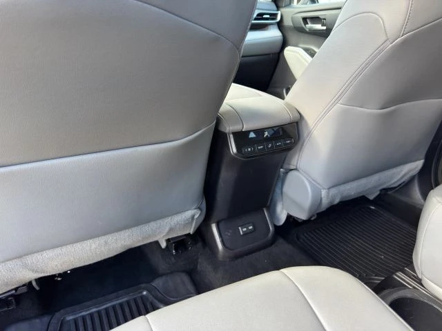 2022 Toyota Highlander - Image 14 of 21