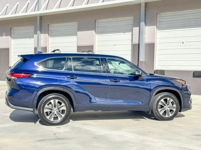 2022 Toyota Highlander - Image 7 of 21