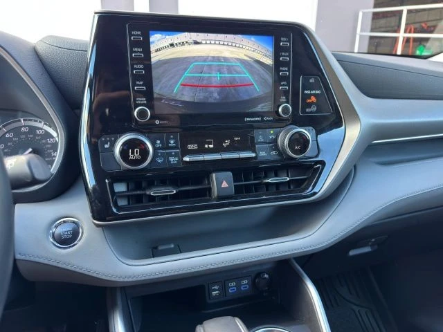 2022 Toyota Highlander - Image 20 of 21