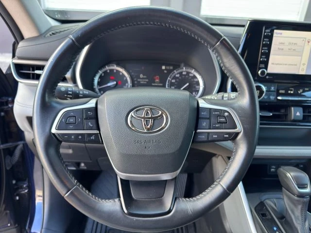 2022 Toyota Highlander - Image 17 of 21