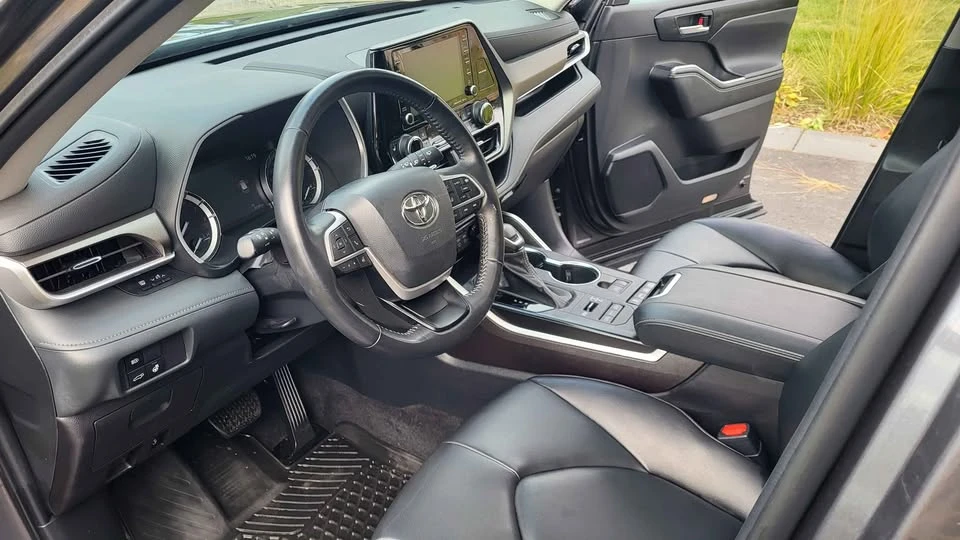 2022 Toyota Highlander - Image 18 of 19