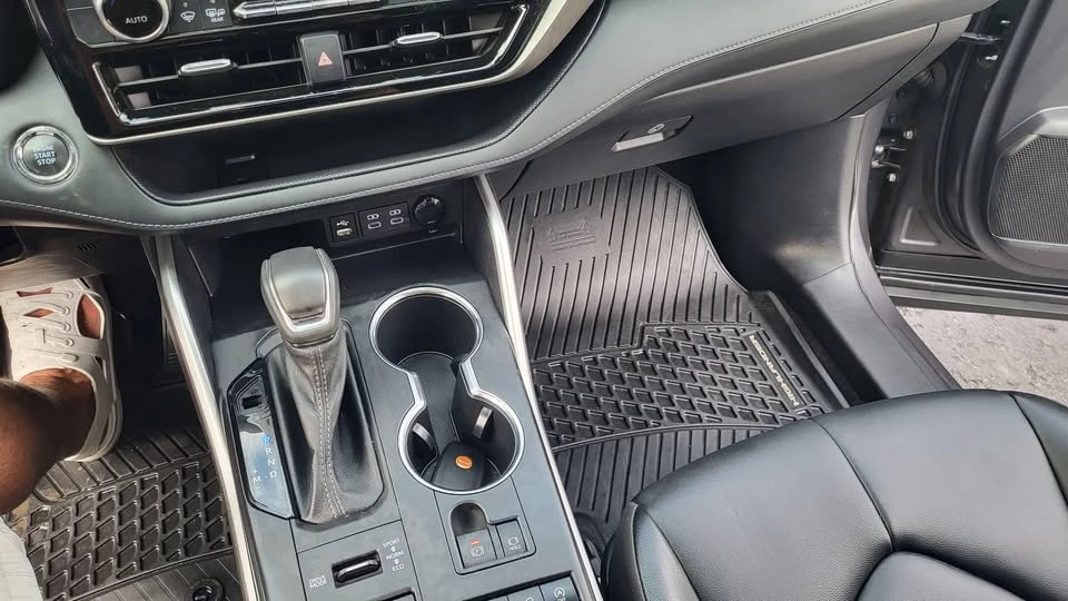 2022 Toyota Highlander - Image 14 of 19