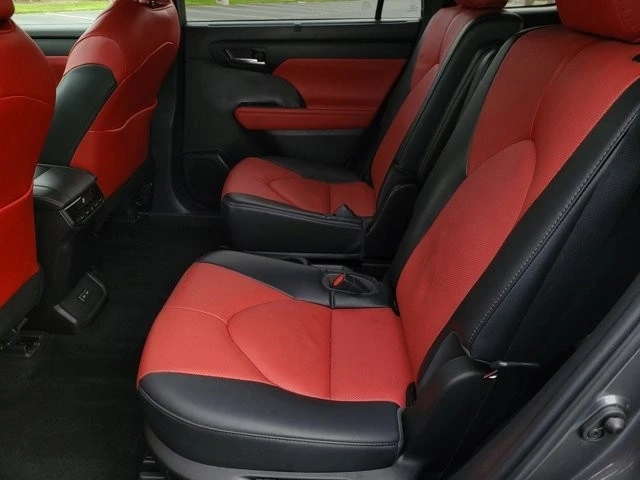 2022 Toyota Highlander - Image 11 of 12