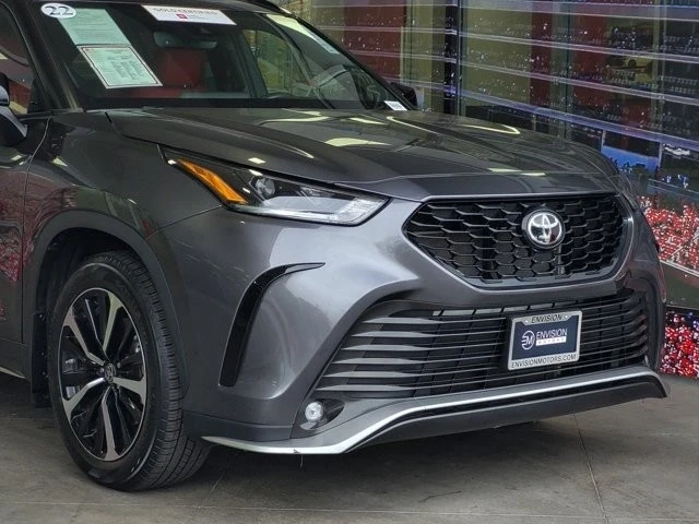 2022 Toyota Highlander - Image 2 of 12
