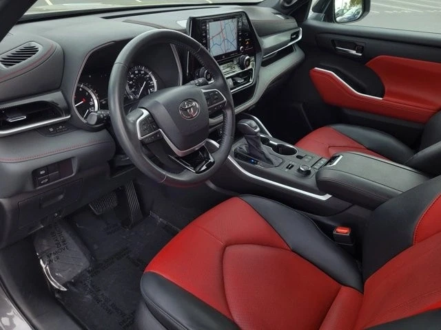 2022 Toyota Highlander - Image 8 of 12