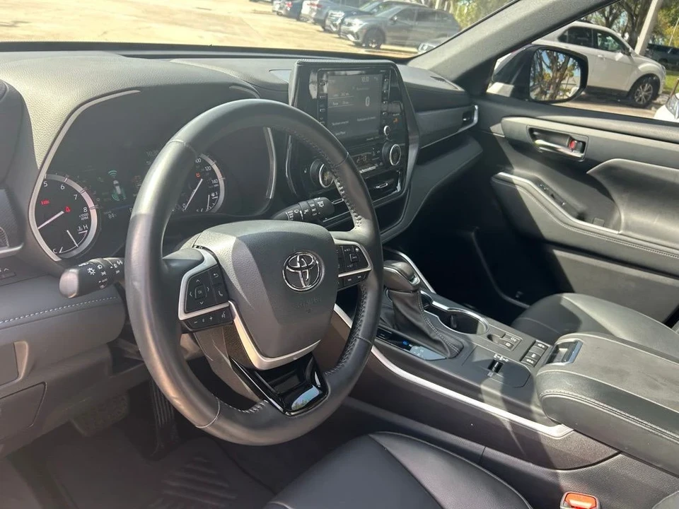2022 Toyota Highlander - Image 10 of 12