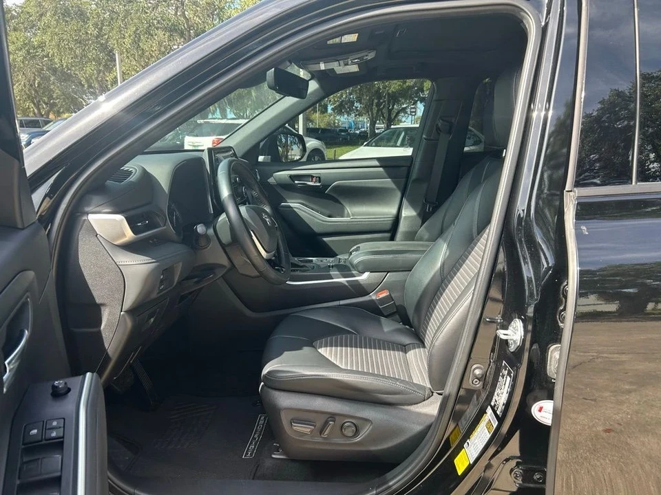 2022 Toyota Highlander - Image 9 of 12