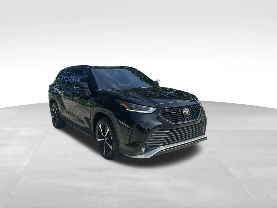 2022 Toyota Highlander - Image 2 of 12