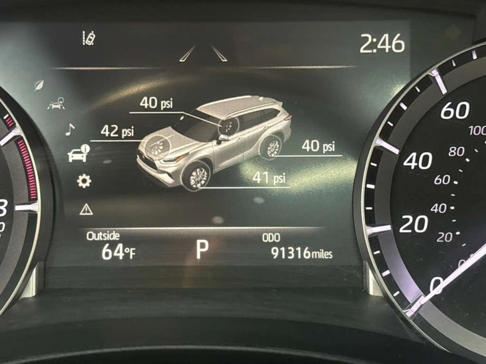 2022 Toyota Highlander - Image 15 of 31