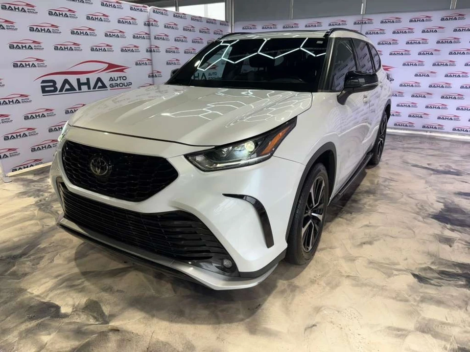 2022 Toyota Highlander - Image 2 of 31
