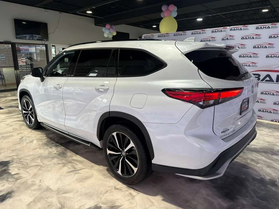 2022 Toyota Highlander - Image 10 of 31