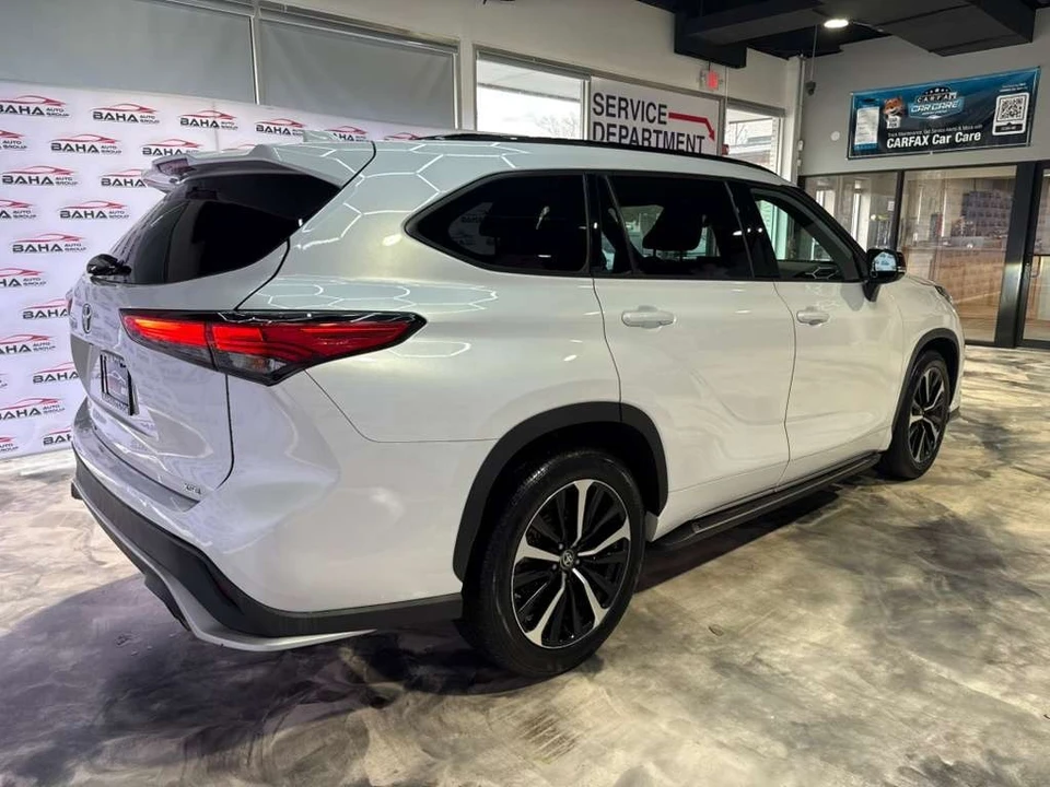 2022 Toyota Highlander - Image 8 of 31