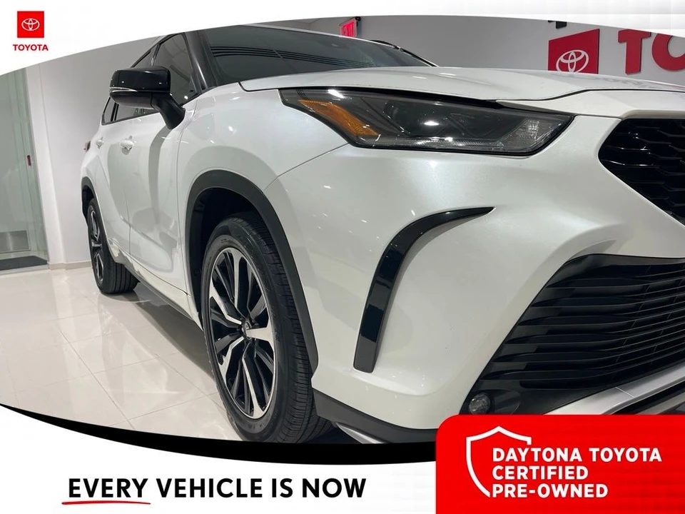 2022 Toyota Highlander - Image 2 of 12
