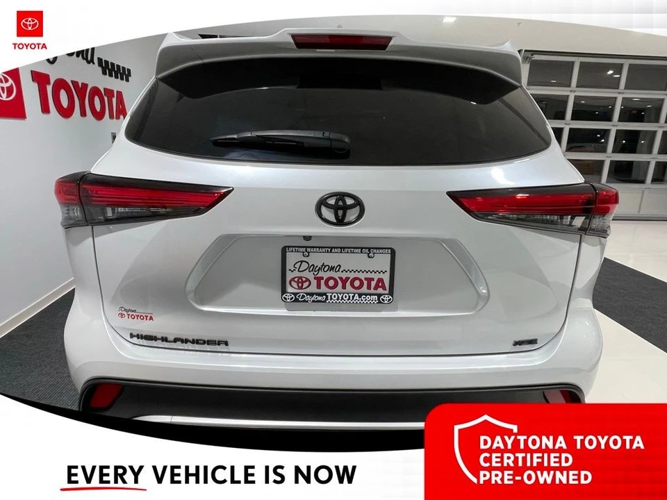 2022 Toyota Highlander - Image 10 of 12