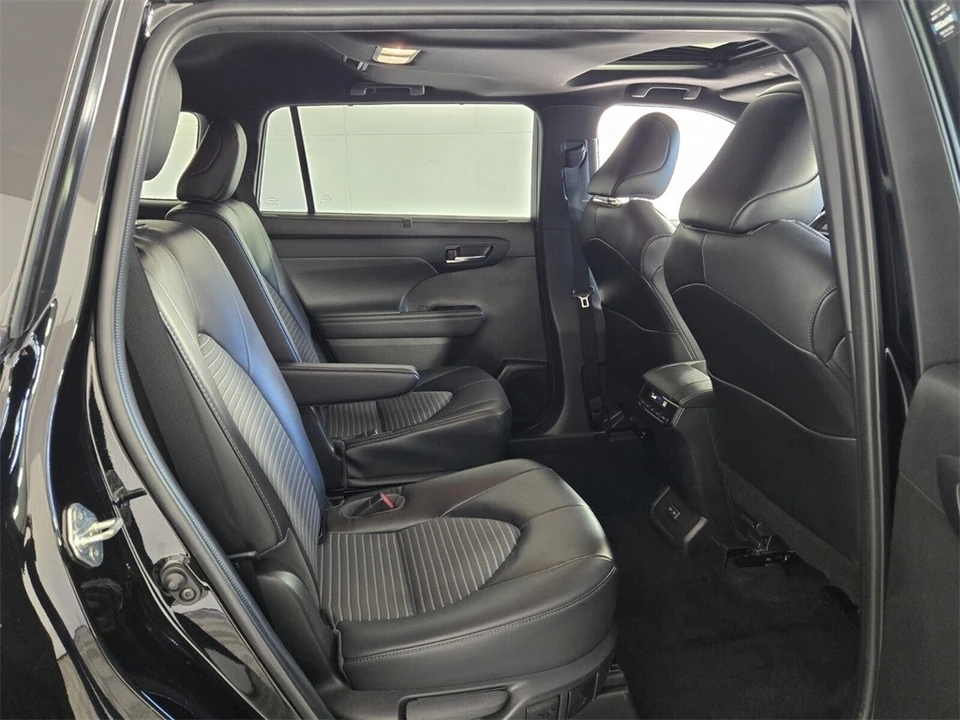 2022 Toyota Highlander - Image 20 of 21