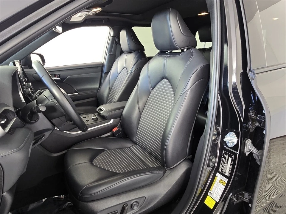 2022 Toyota Highlander - Image 13 of 21
