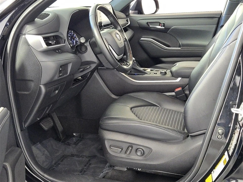 2022 Toyota Highlander - Image 14 of 21