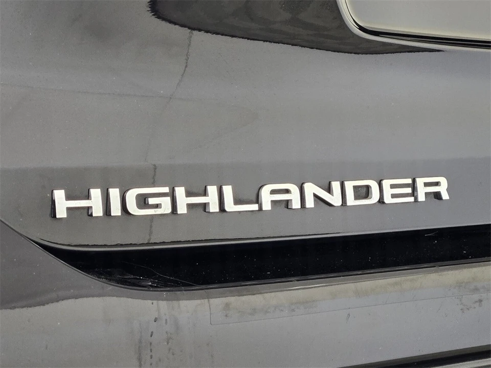 2022 Toyota Highlander - Image 9 of 12