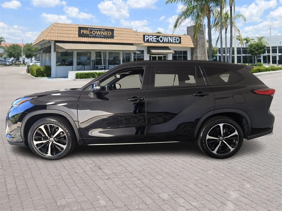 2022 Toyota Highlander - Image 4 of 12
