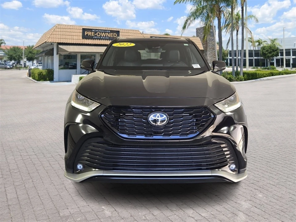2022 Toyota Highlander - Image 2 of 12