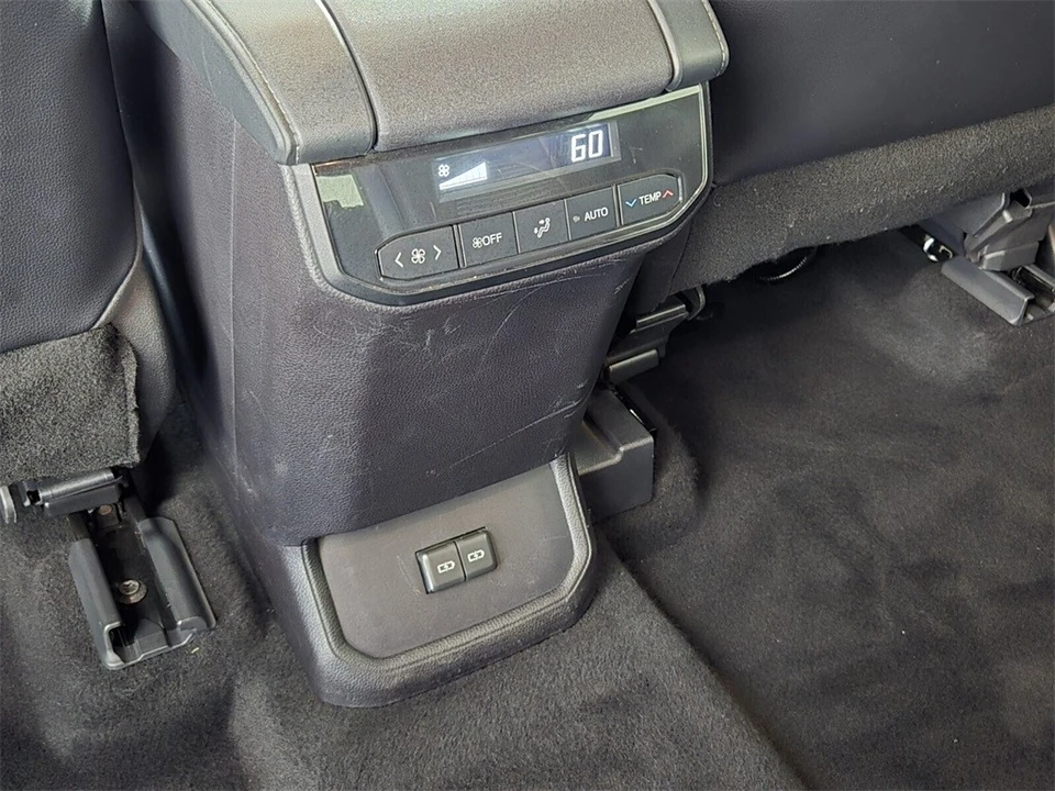 2022 Toyota Highlander - Image 17 of 21