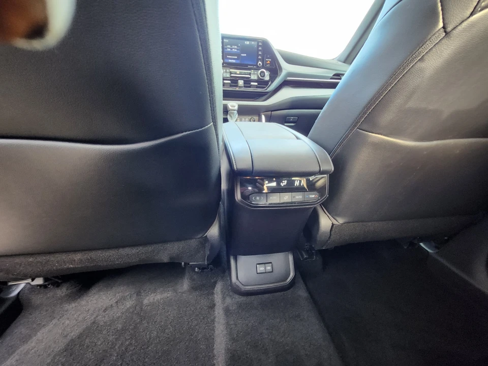 2022 Toyota Highlander - Image 18 of 21