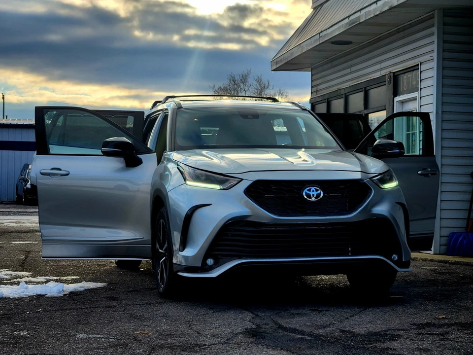 2022 Toyota Highlander - Image 10 of 21