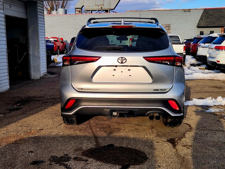 2022 Toyota Highlander - Image 6 of 21