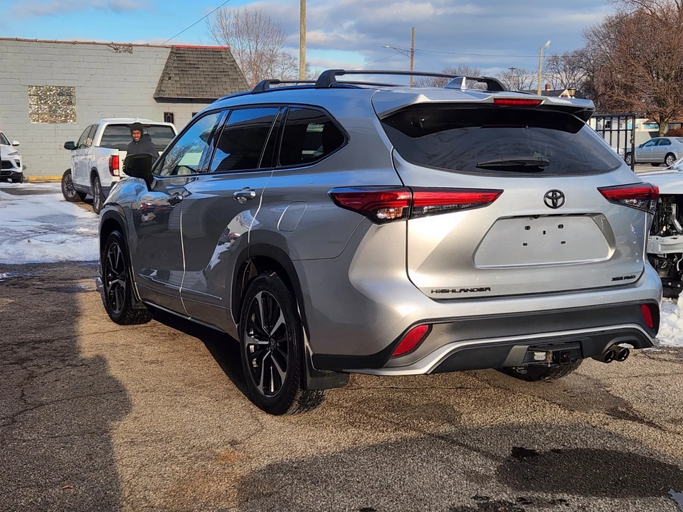 2022 Toyota Highlander - Image 7 of 21