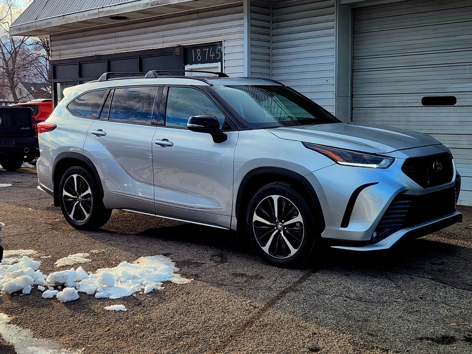 2022 Toyota Highlander - Image 4 of 21