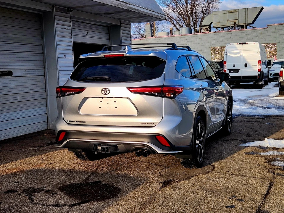 2022 Toyota Highlander - Image 5 of 21
