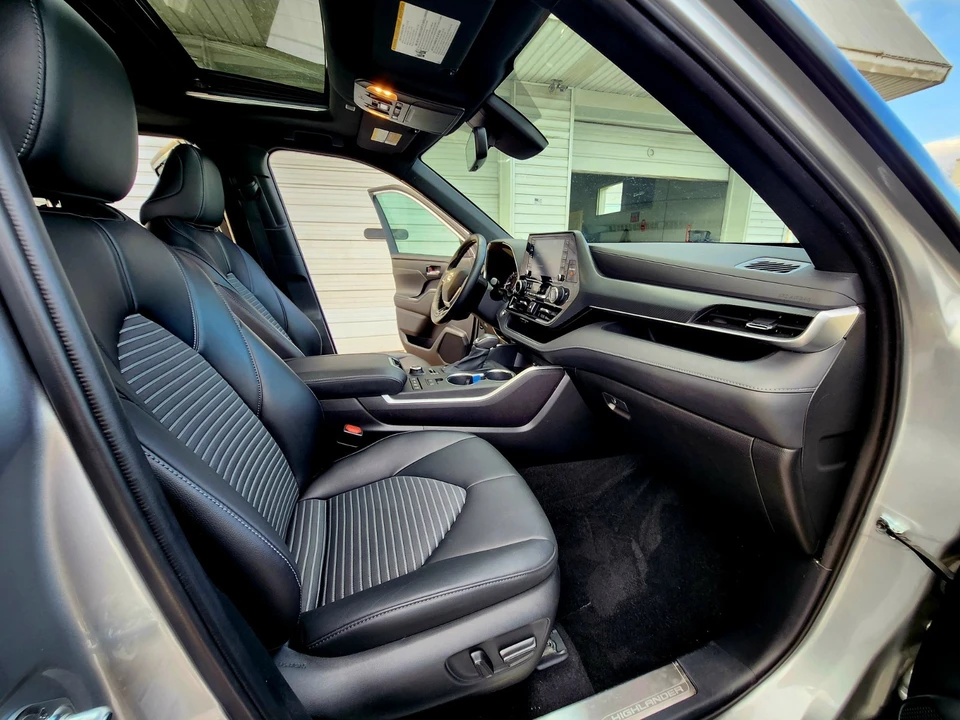 2022 Toyota Highlander - Image 11 of 21