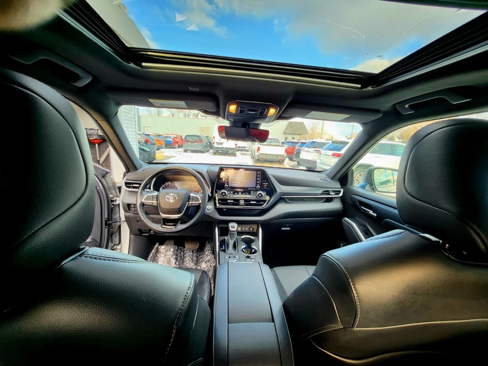 2022 Toyota Highlander - Image 17 of 21