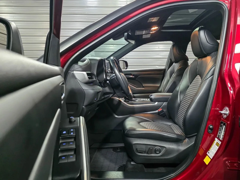 2022 Toyota Highlander - Image 13 of 21