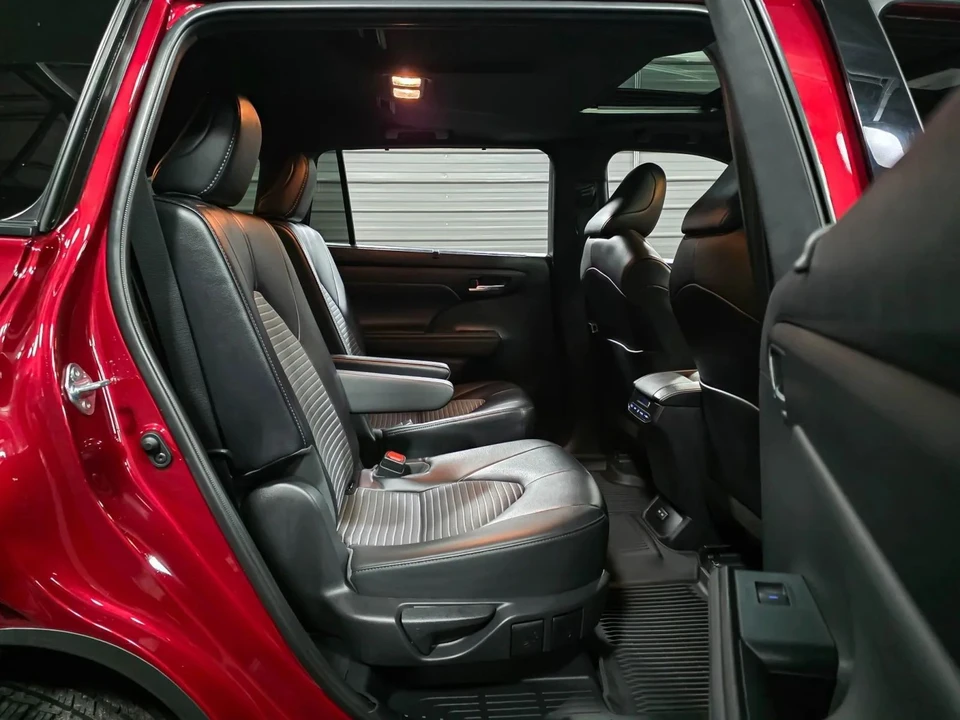 2022 Toyota Highlander - Image 16 of 21