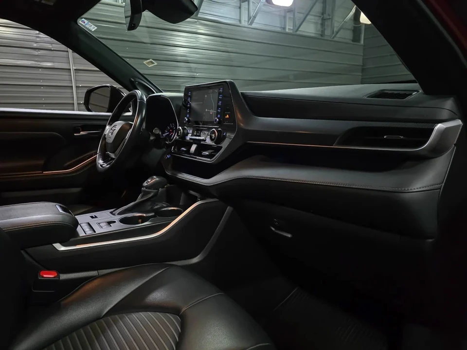 2022 Toyota Highlander - Image 12 of 21