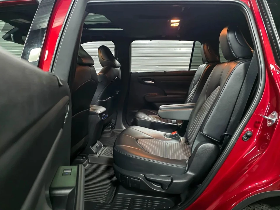2022 Toyota Highlander - Image 15 of 21