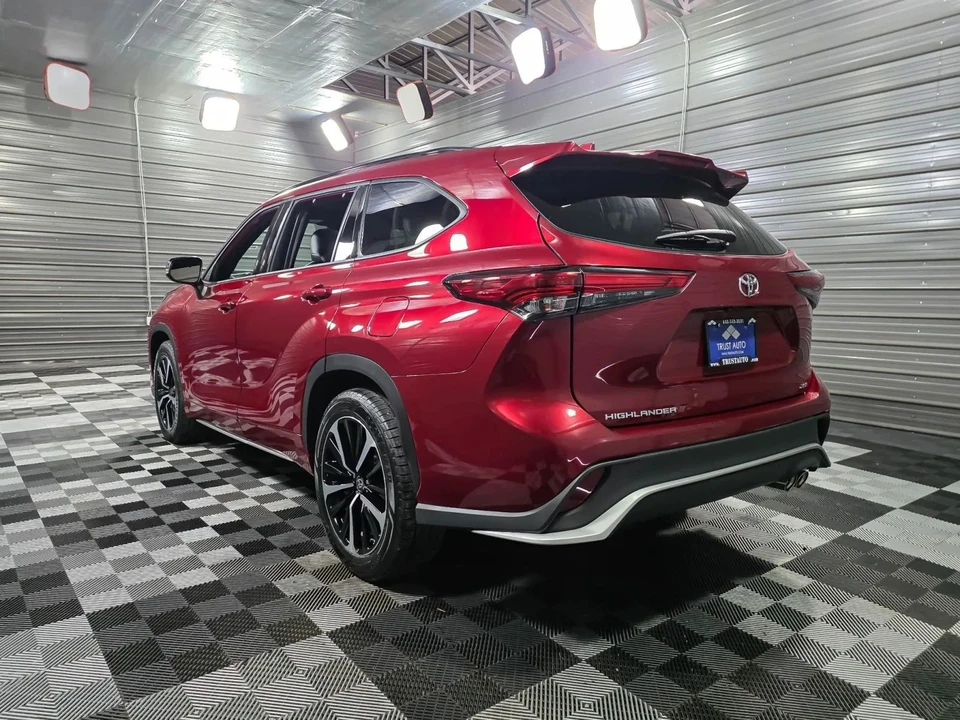 2022 Toyota Highlander - Image 7 of 21