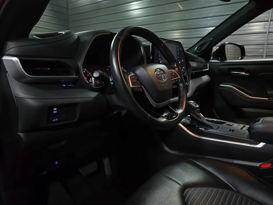 2022 Toyota Highlander - Image 10 of 21