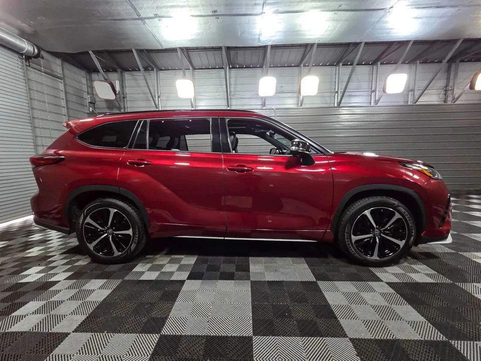 2022 Toyota Highlander - Image 9 of 21