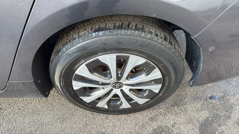 2022 Toyota Prius 5th Gen - Image 9 of 12
